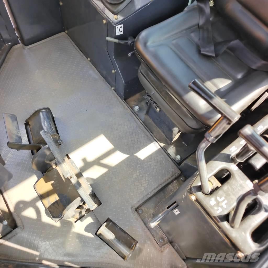 Shantui SD 32 Crawler dozers