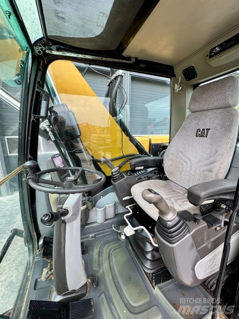 CAT M322D Wheeled excavators