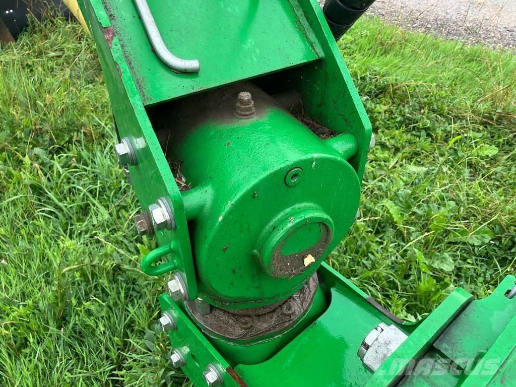 John Deere 1365 Mounted and trailed mowers