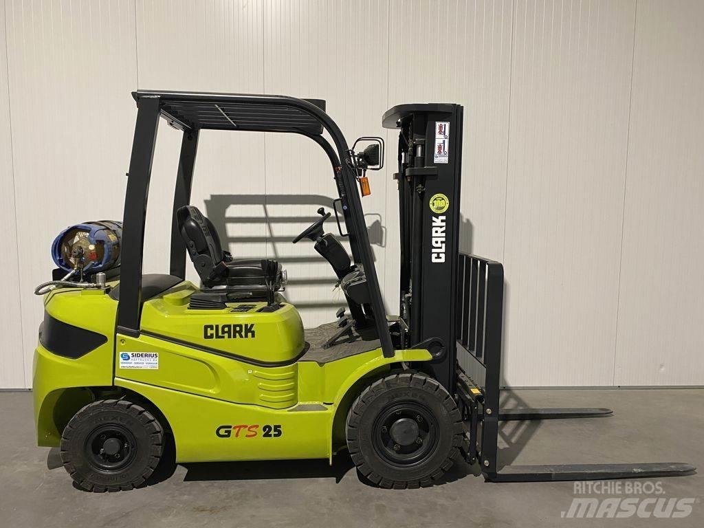 Clark GTS25 LPG trucks