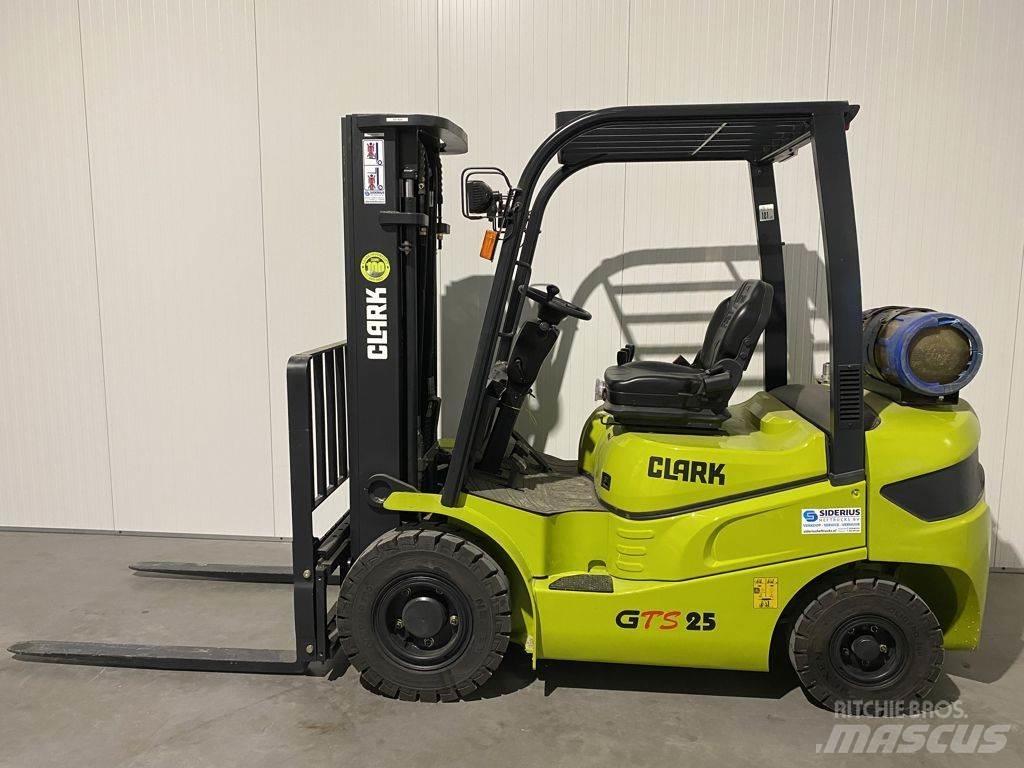 Clark GTS25 LPG trucks
