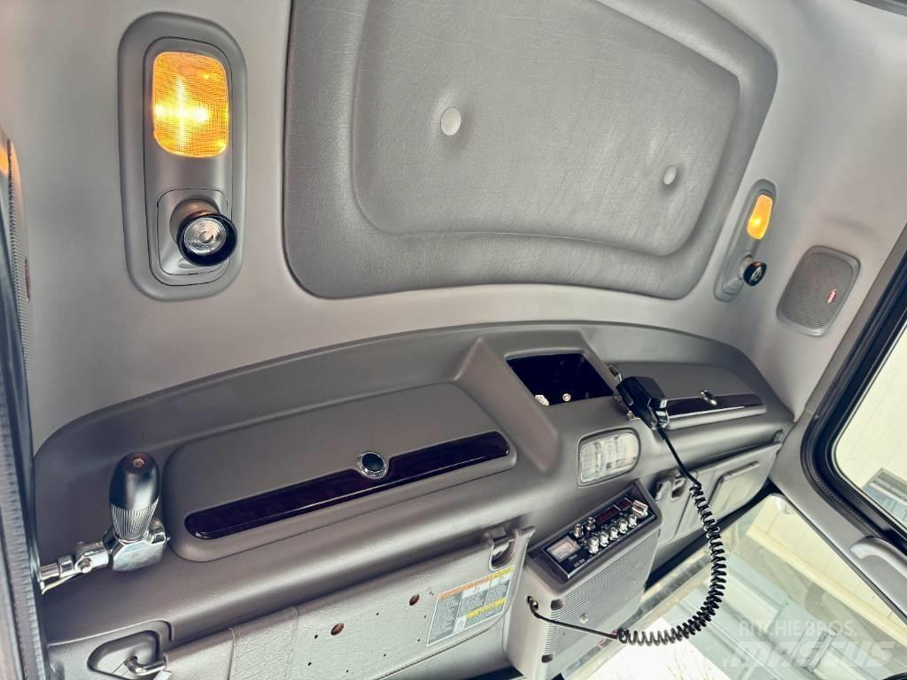 Peterbilt 389 Tractor Units