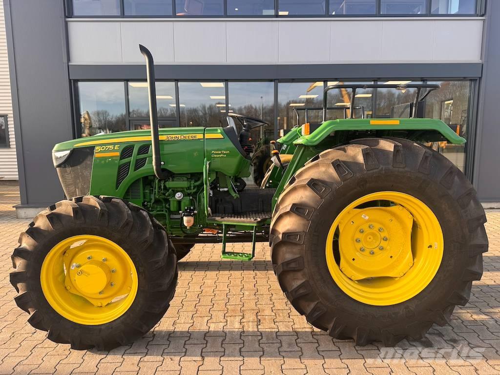 John Deere 5075 E Tractors