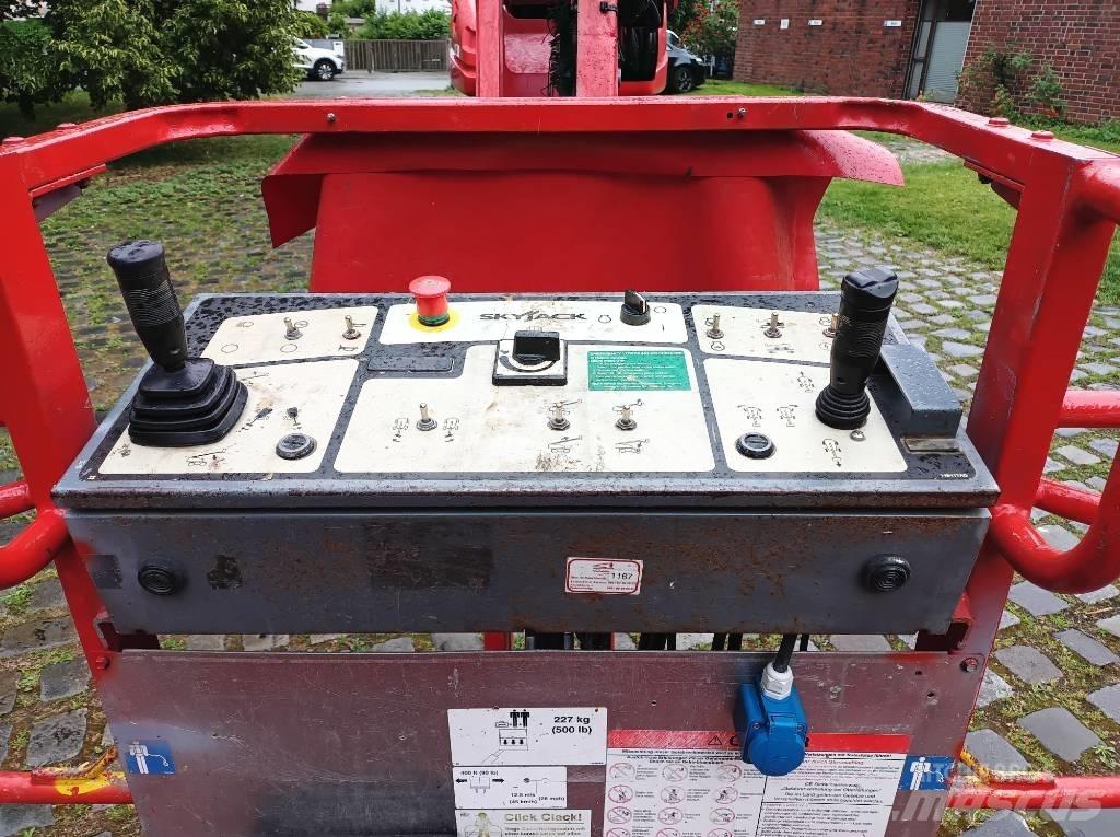 SkyJack SJ 66 T Telescopic boom lifts