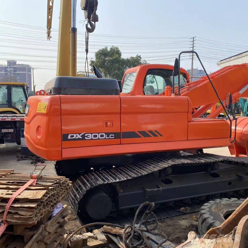 Doosan DX 300 LC Crawler excavators