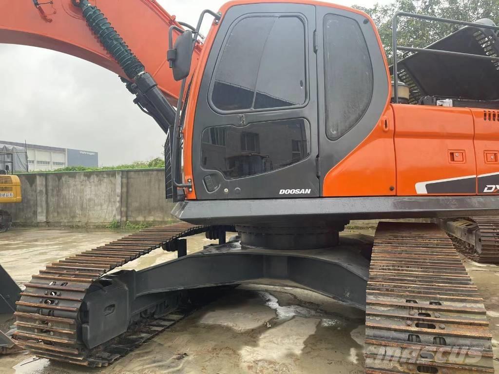 Doosan DX 300 LC Crawler excavators