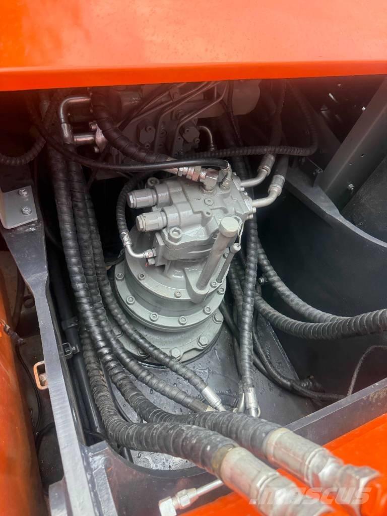 Hitachi ZX200 Crawler excavators