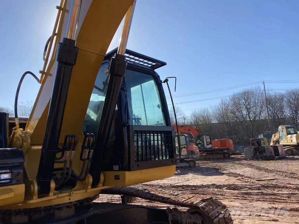CAT 325D Crawler excavators