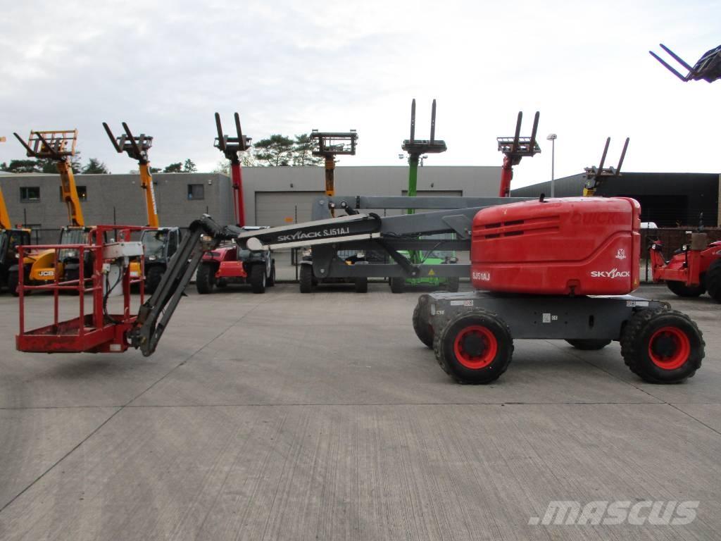 SkyJack SJ 51AJ (395) Compact self-propelled boom lifts
