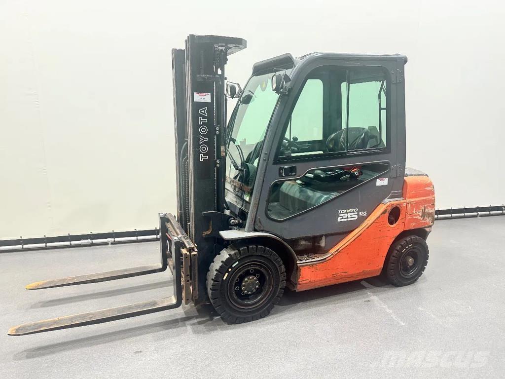 Toyota 02-8 FDF 25 Diesel trucks