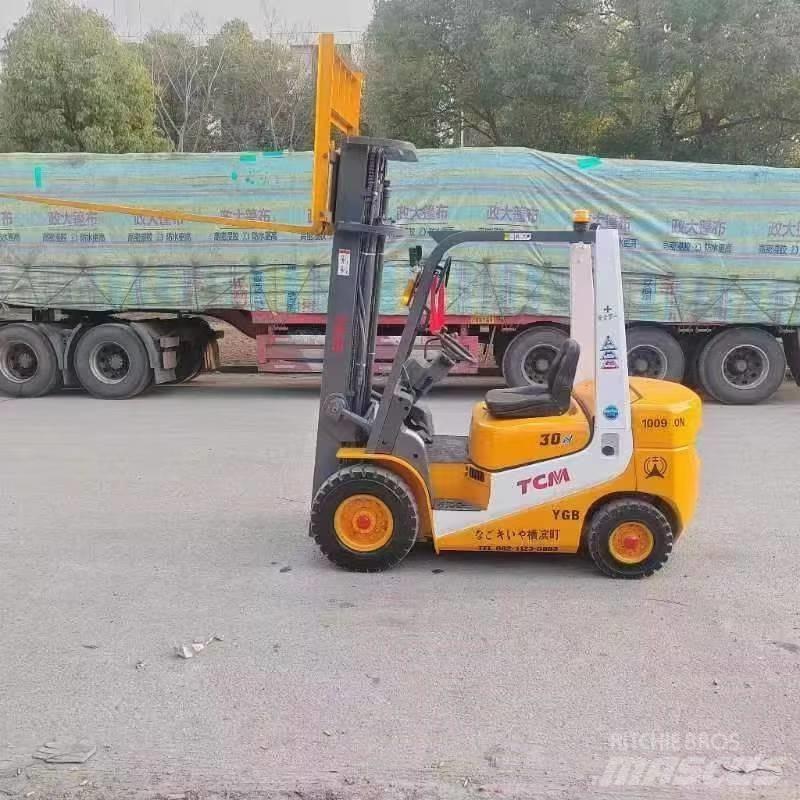 TCM 30 Reach trucks