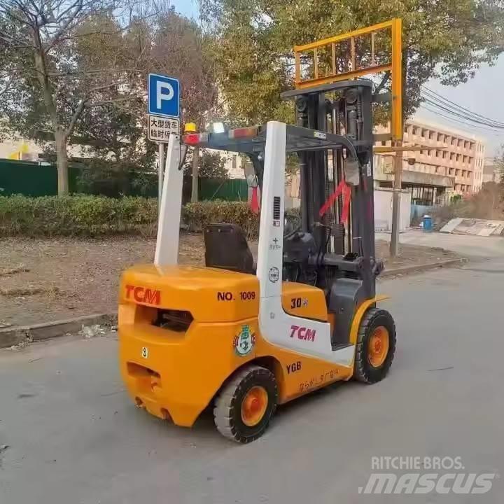 TCM 30 Reach trucks