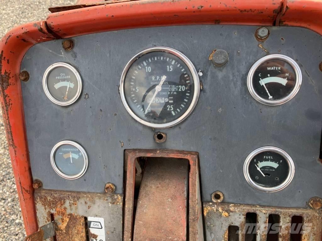 Massey Ferguson 1100 Tractors