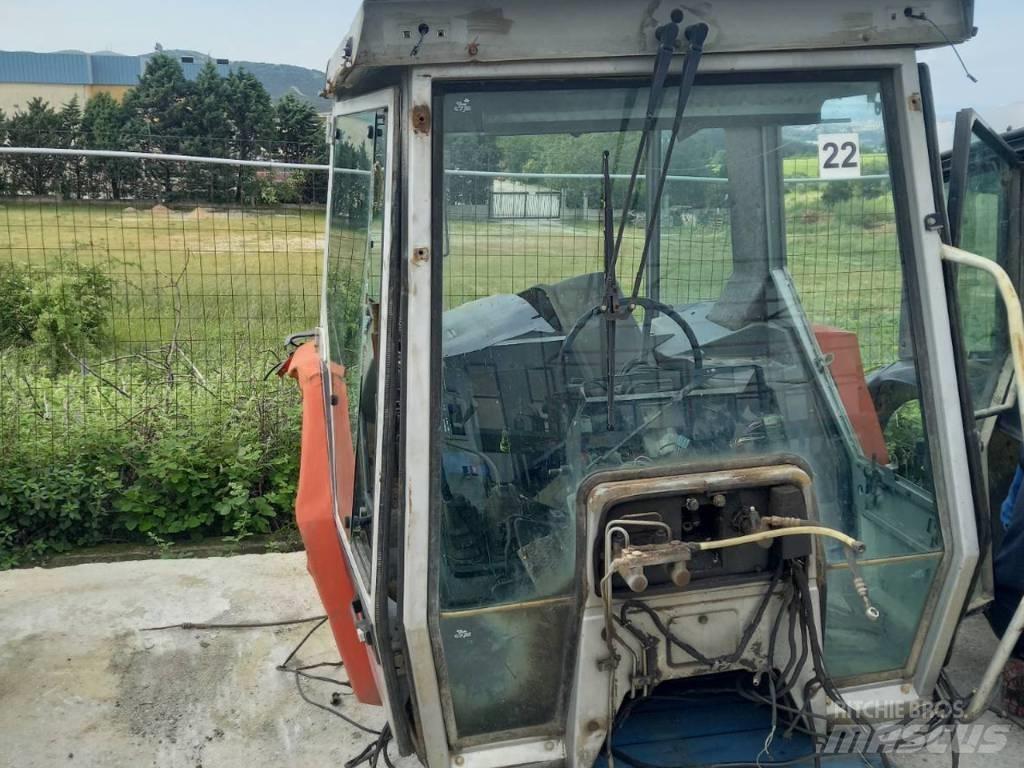 Massey Ferguson 3080 Cabins and interior