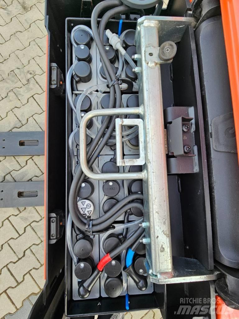 BT LPE 200 Low lifter with platform