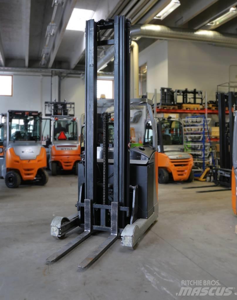 Still Finland FMX17 Reach trucks