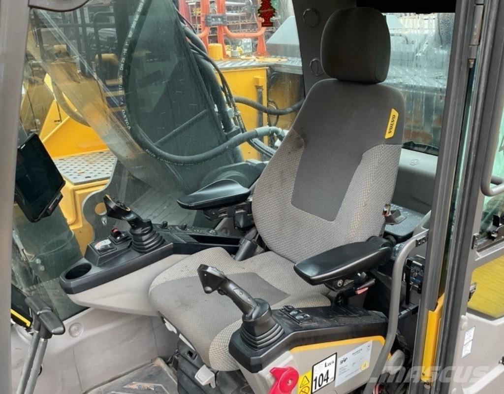 Volvo EC 300 EL Backhoe loaders