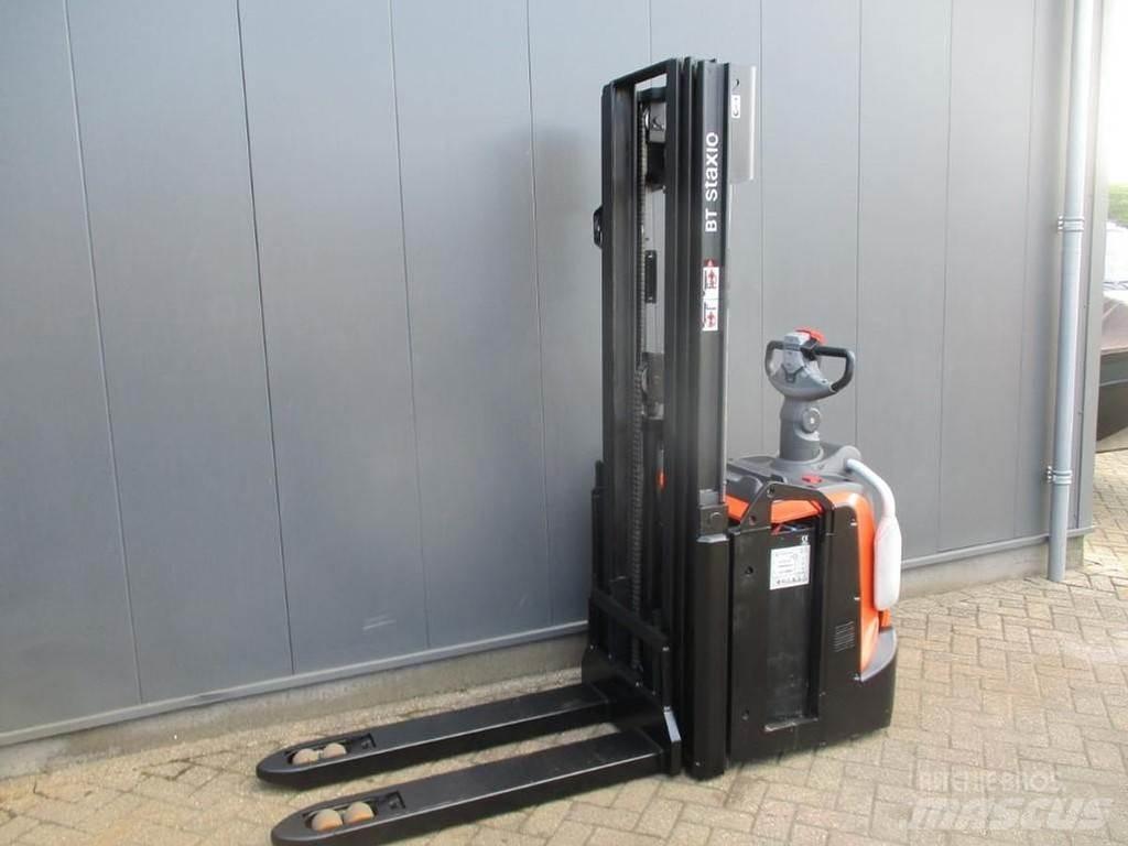 Toyota SPE 120L Pedestrian stacker
