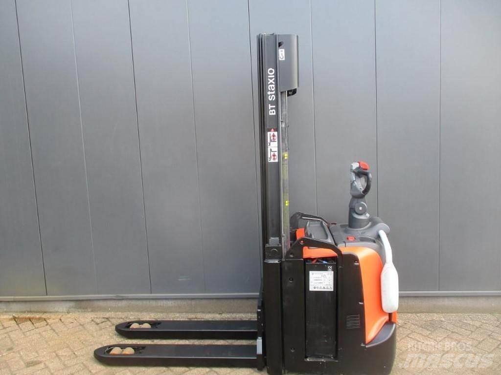 Toyota SPE 120L Pedestrian stacker