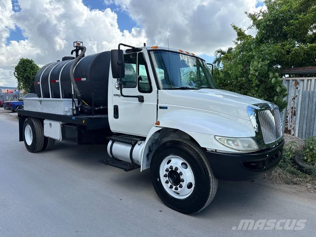 International 4300 Combi / vacuum trucks
