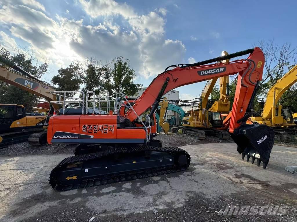 Doosan DX300 Crawler excavators