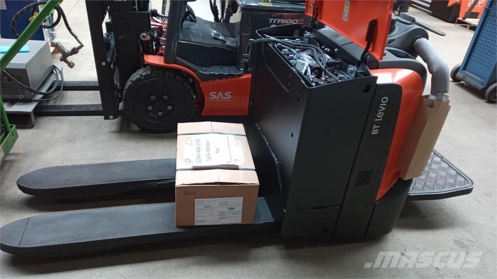 Toyota LPE200B Pedestrian stacker