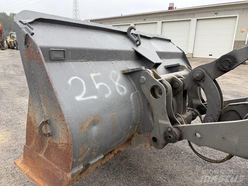 Volvo V-Kärki kauha Buckets