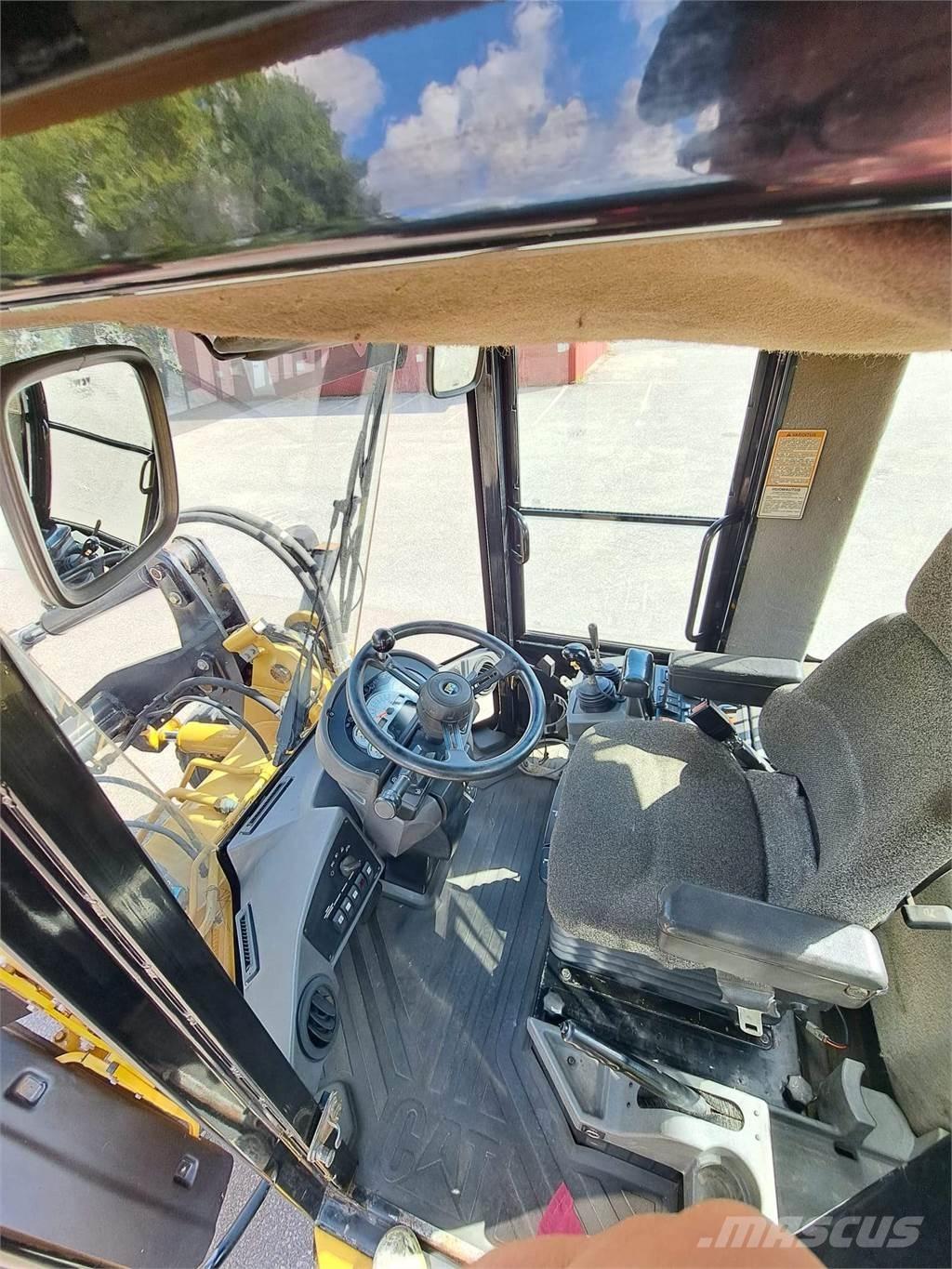CAT it28 Wheel loaders