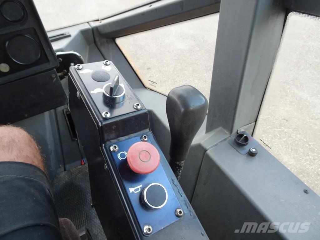 Dynapac CA152D Pneumatic tired rollers