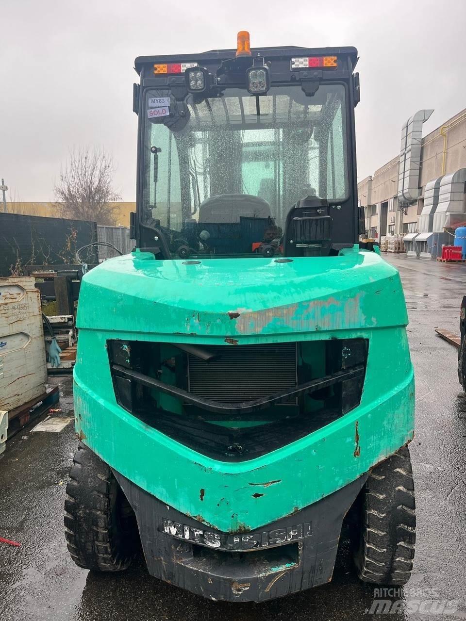 Mitsubishi FD50NT Diesel trucks