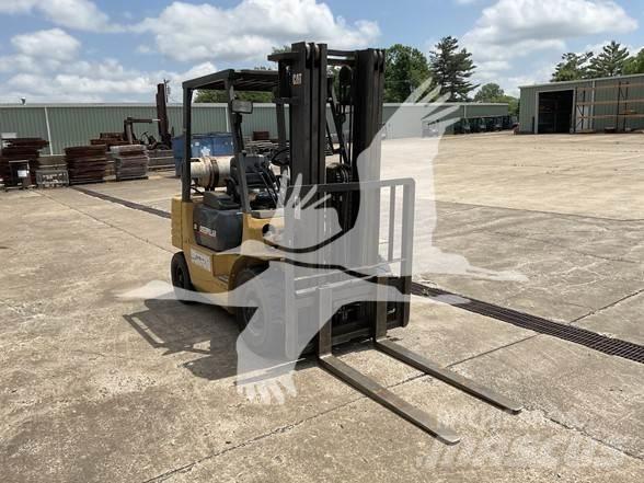 CAT GP25 Diesel trucks