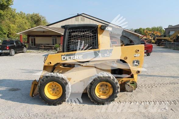 John Deere 325 Skid steer loaders