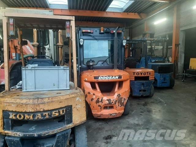 Doosan D 35 C-7 Diesel trucks