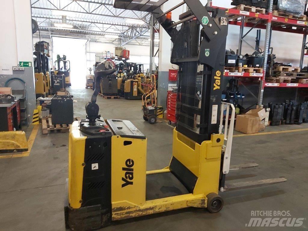 Yale MC10 Pedestrian stacker