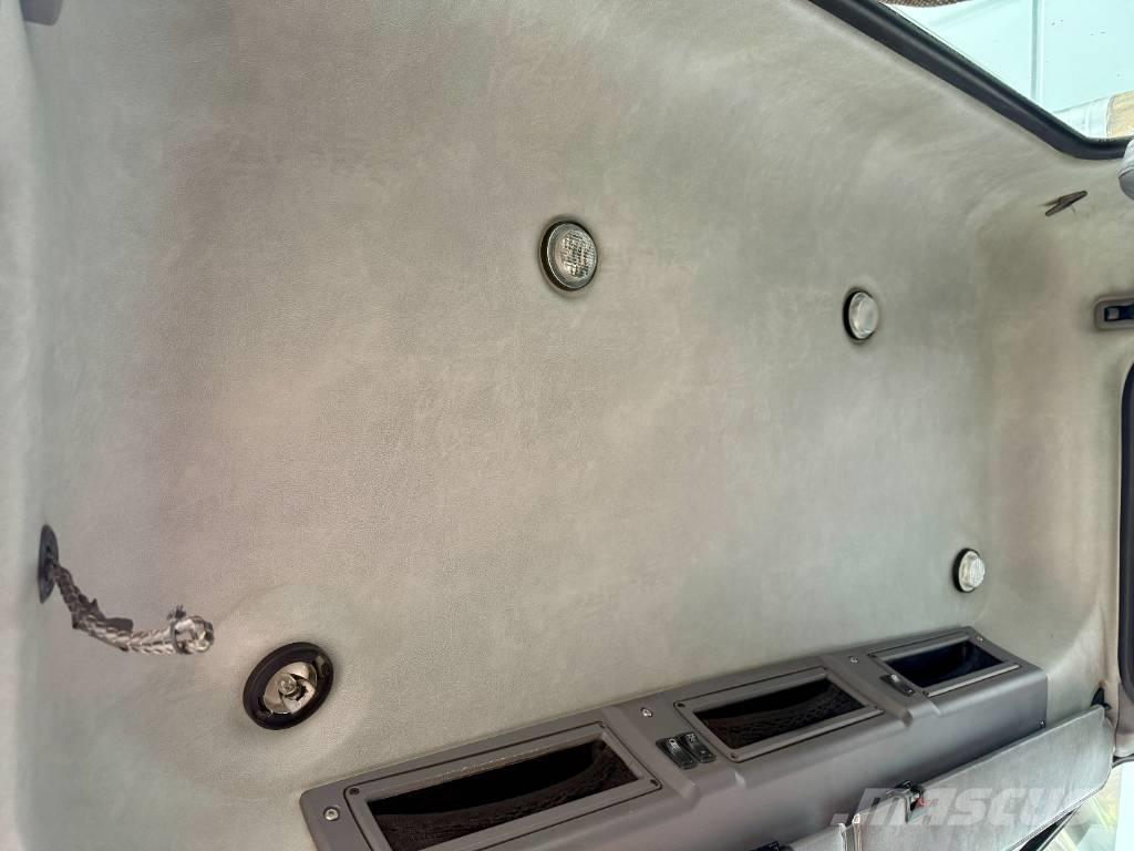 Mack CHU 613 Tractor Units