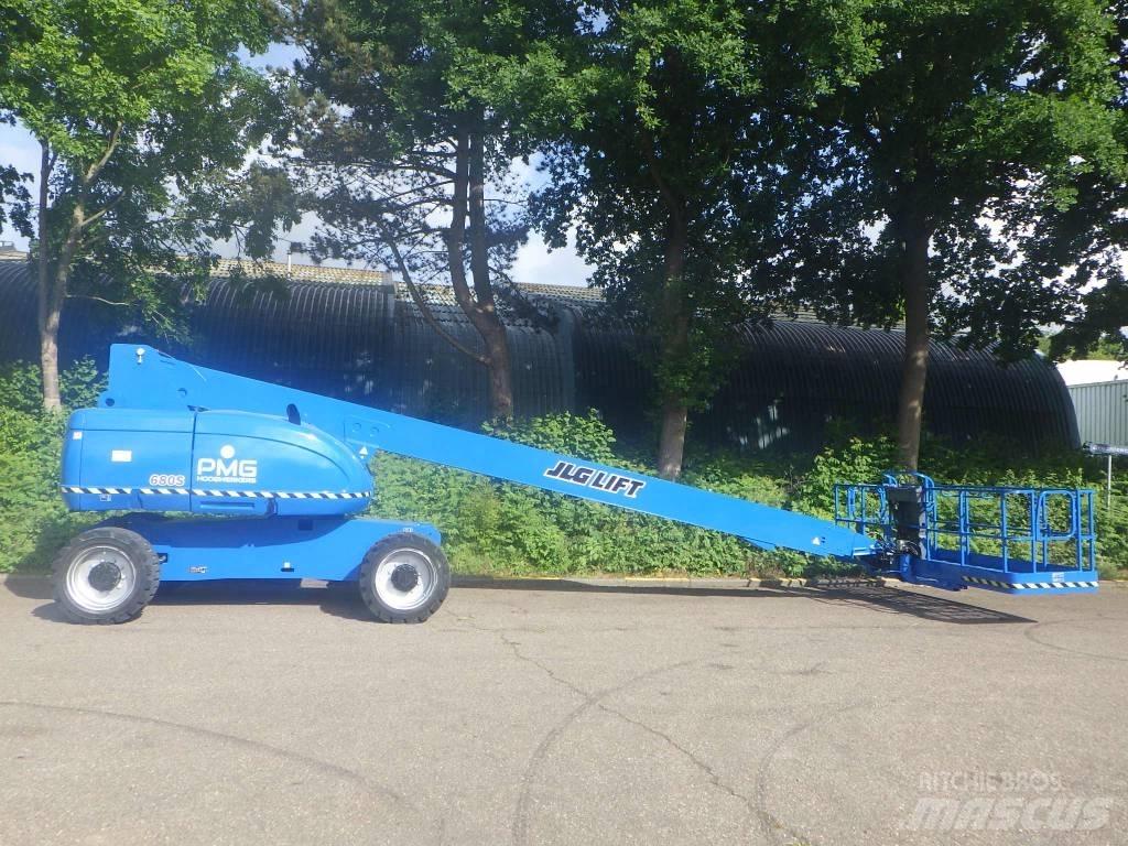 JLG 680S Telescopic boom lifts