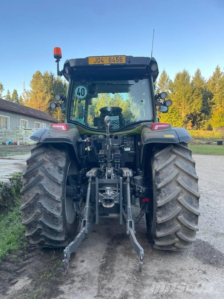 Valtra G 135 Tractors