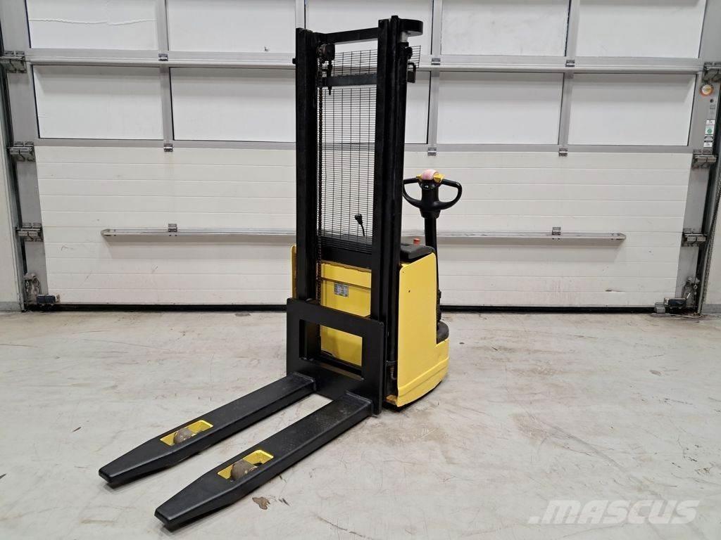 OM CL 10.5ac Pedestrian stacker