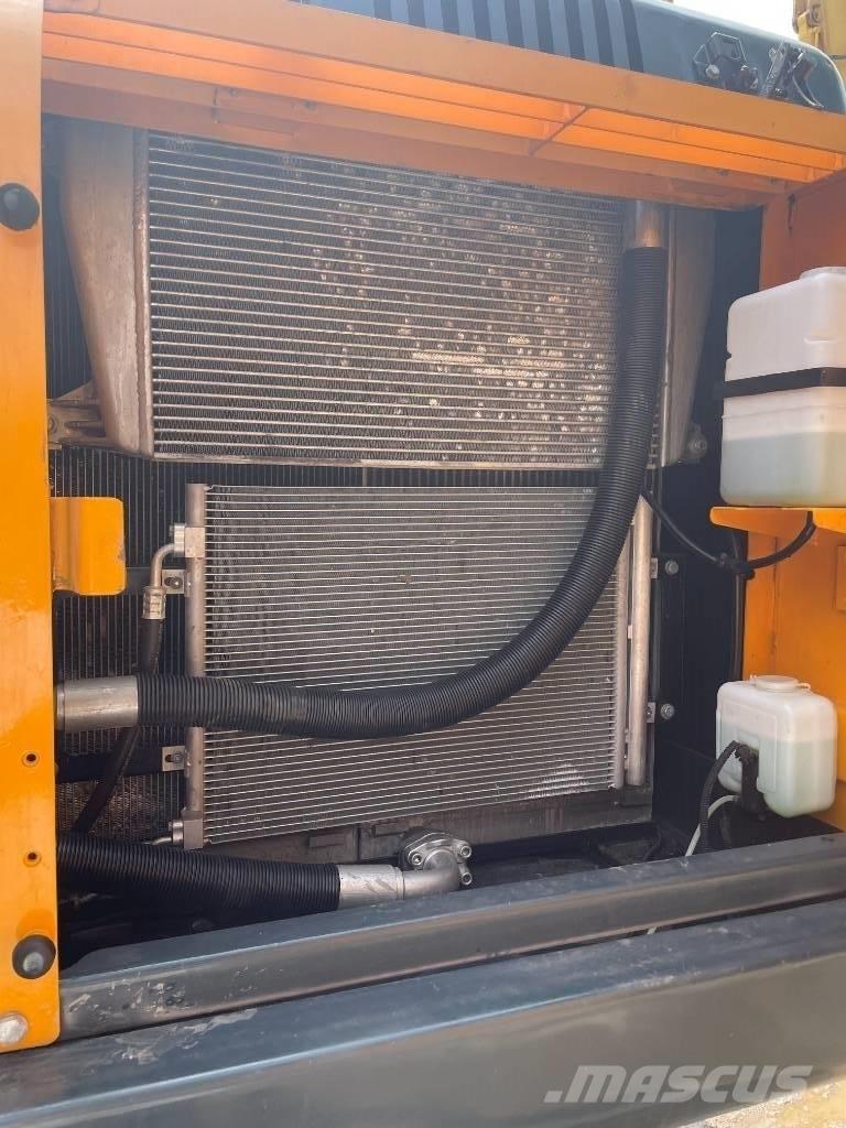 Hyundai 220LC-9S Crawler excavators