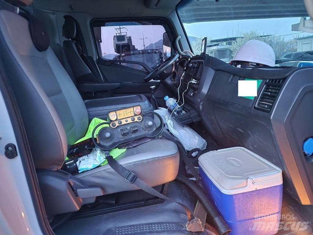 Novas 300 Truck & Van mounted aerial platforms