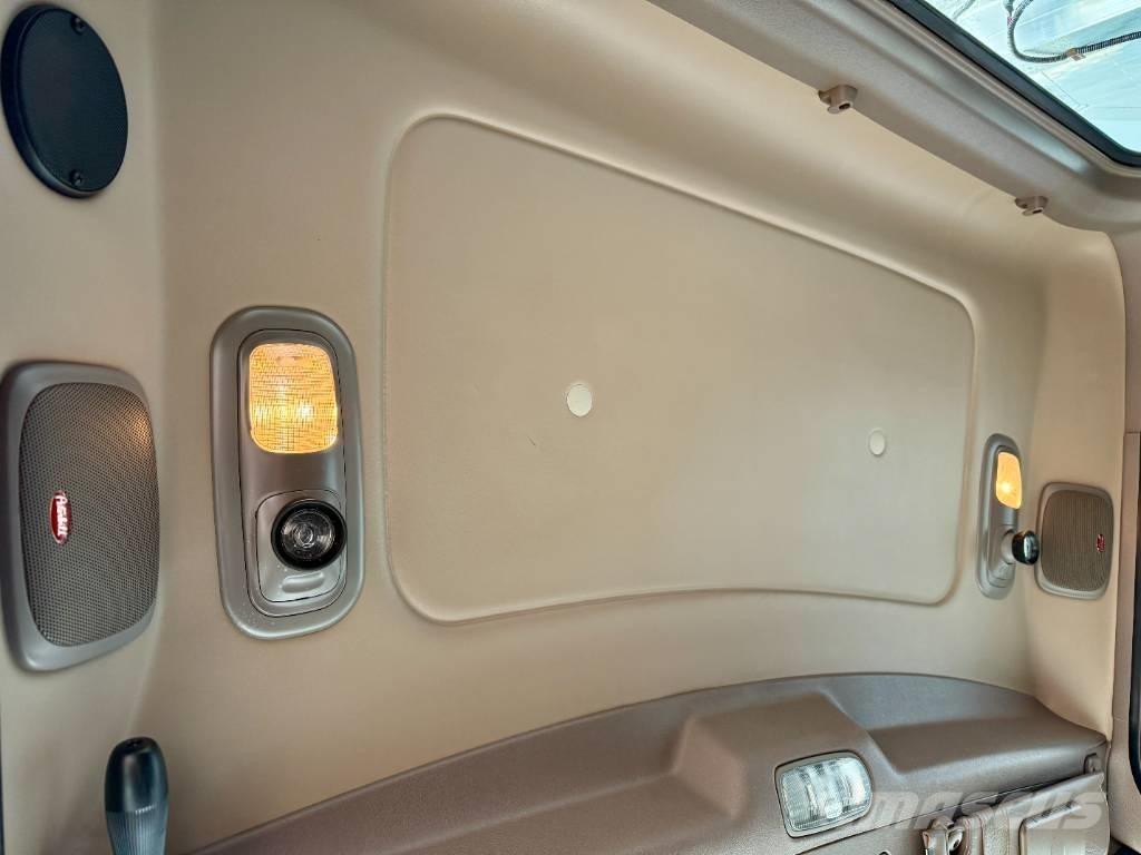 Peterbilt 389 Tractor Units