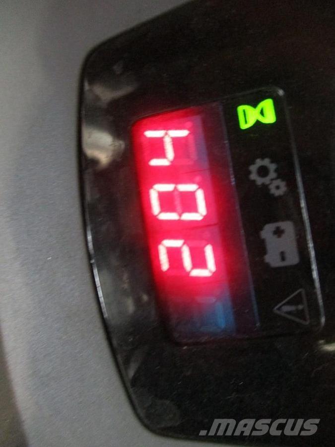 Toyota SWE 100 Pedestrian stacker