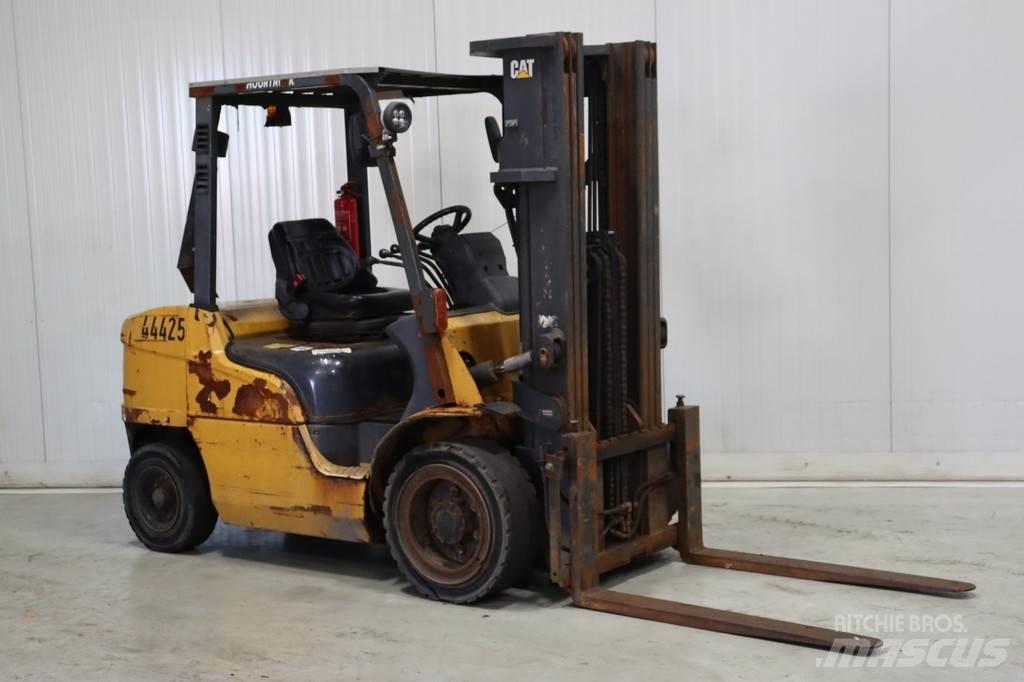 CAT DP30NT Diesel trucks
