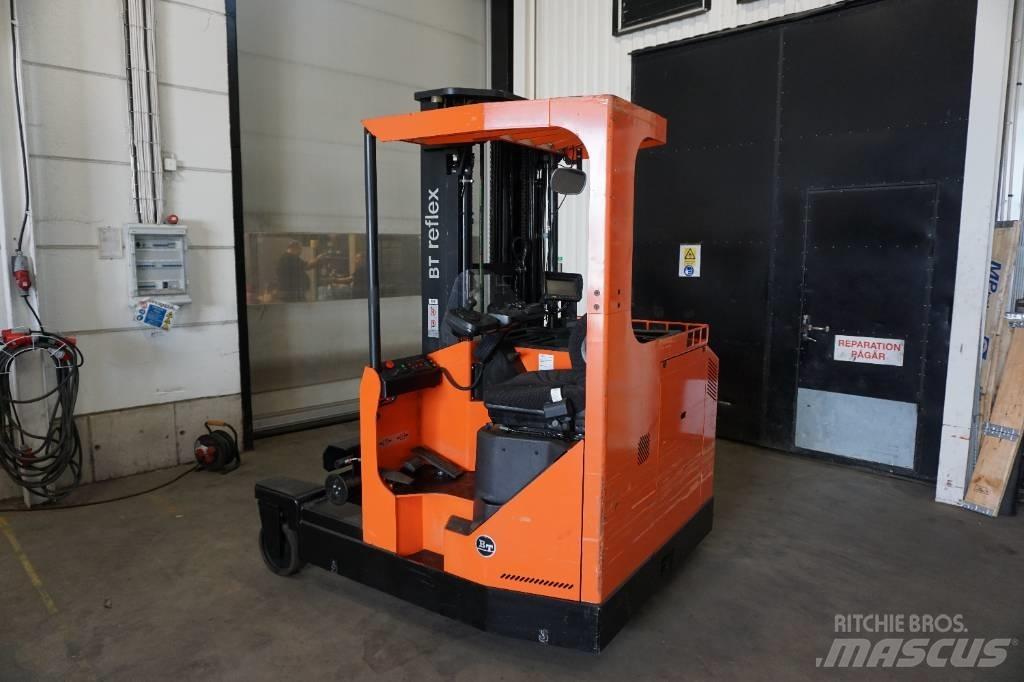 Toyota FRE270 4-way reach trucks