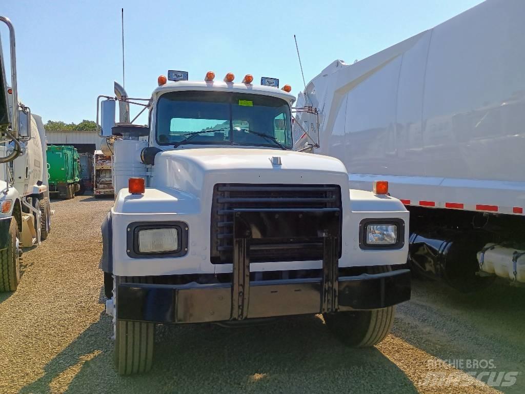 Mack RD 688 S Waste trucks