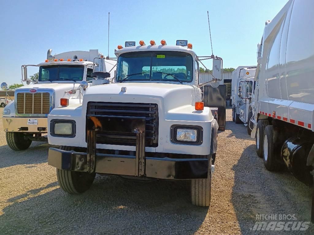 Mack RD 688 S Waste trucks