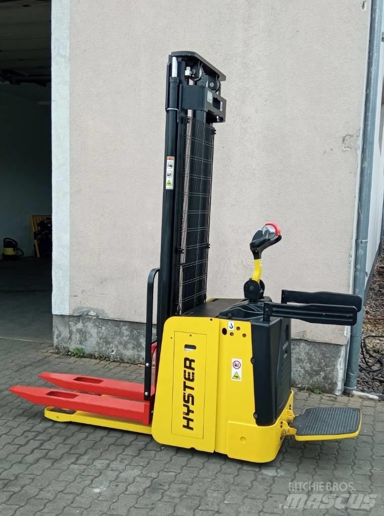 Hyster S1.5S Pedestrian stacker