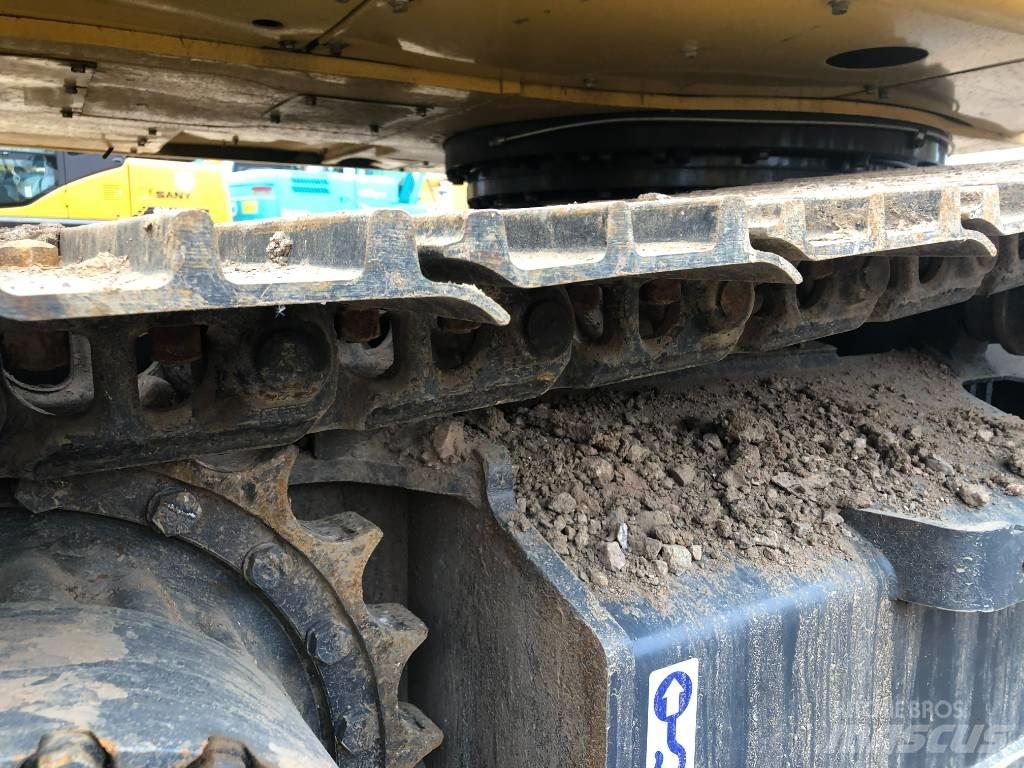 Komatsu 220-8 Crawler excavators