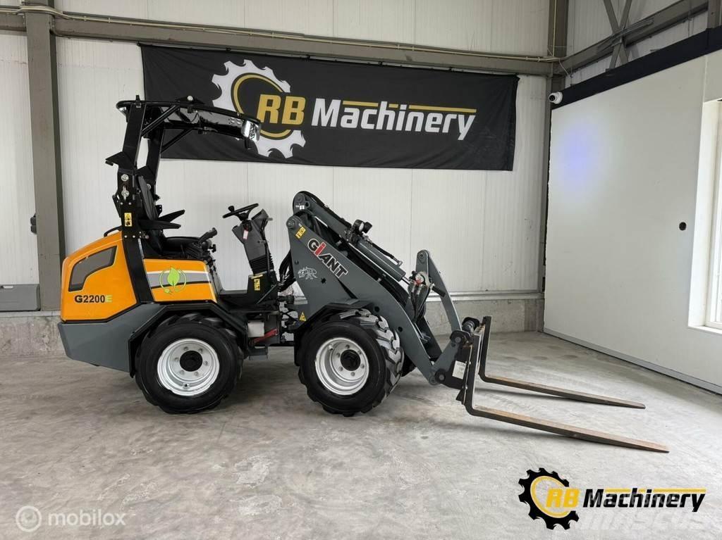 GiANT G2200E Wheel loaders
