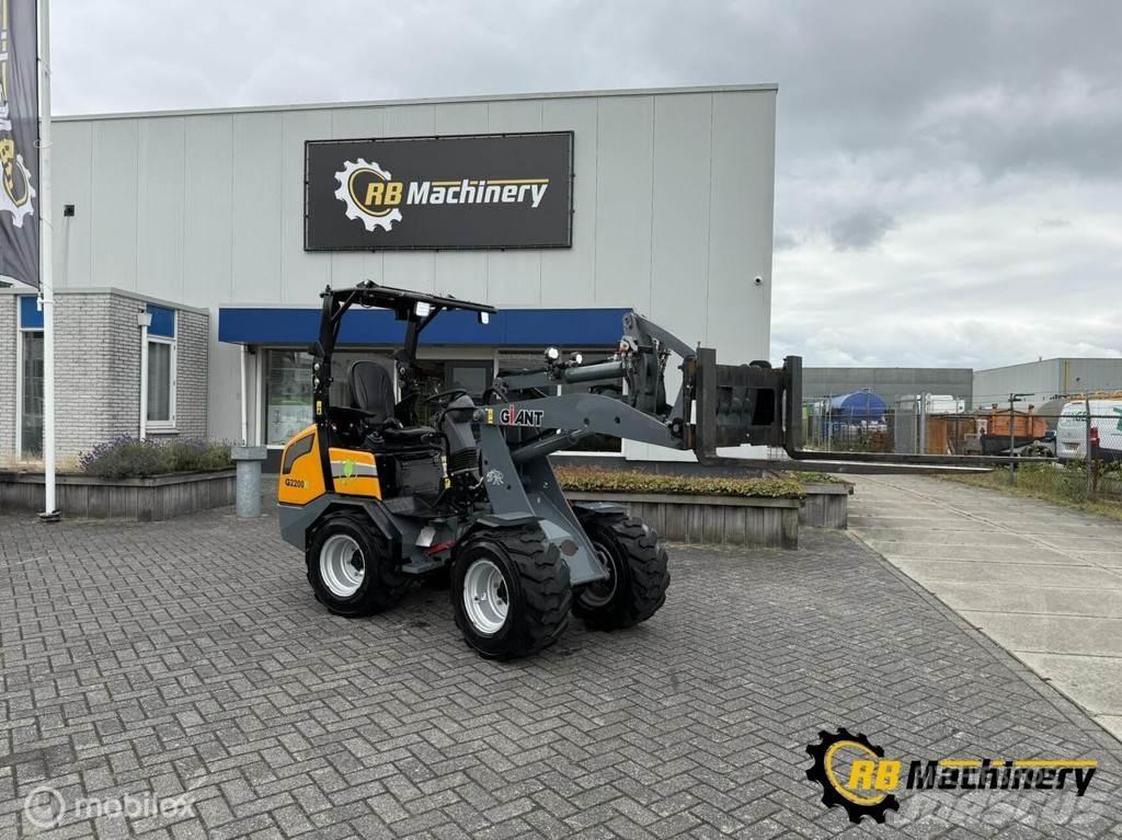 GiANT G2200E Wheel loaders